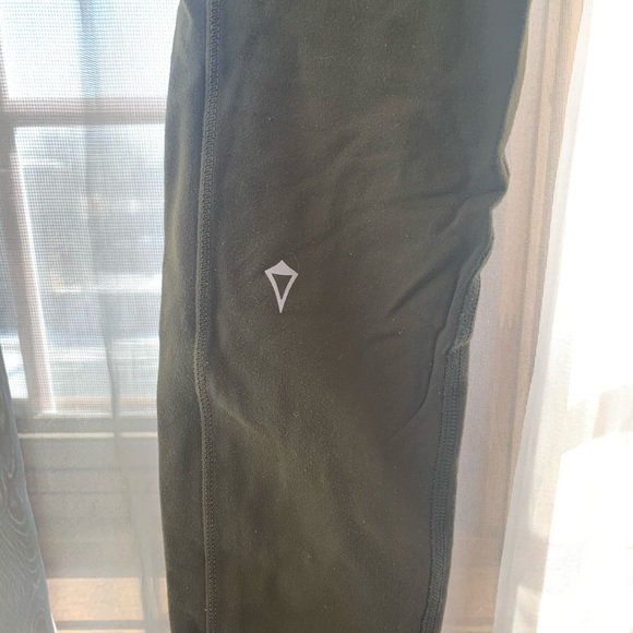 Deep Green Leggings - Picture 5 of 5